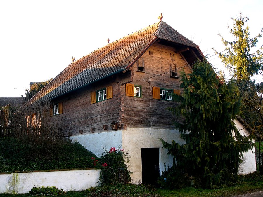 File:Austragshaus in Artlkofen (Essenbach).jpg