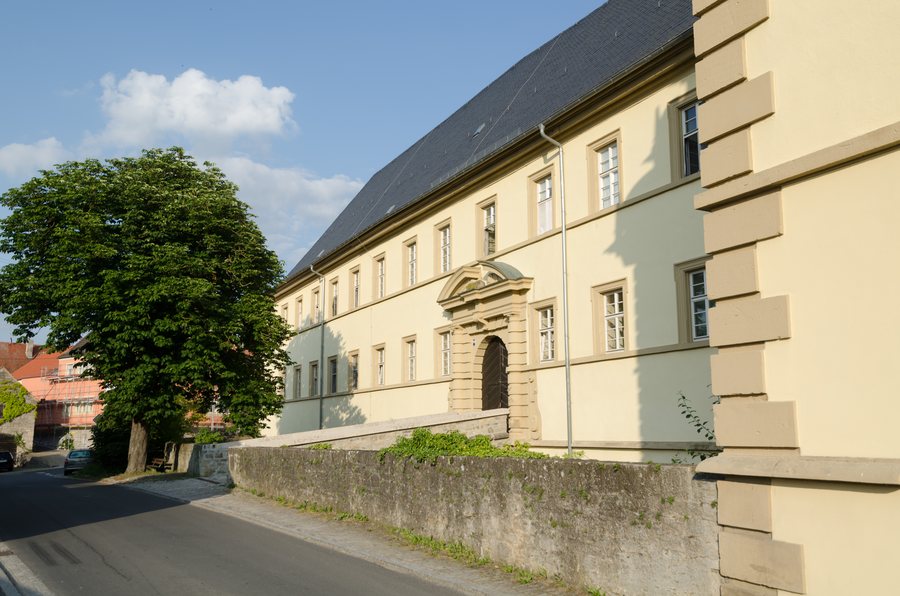 File:Aub, Hauptstraße 1, Schloss-003.jpg