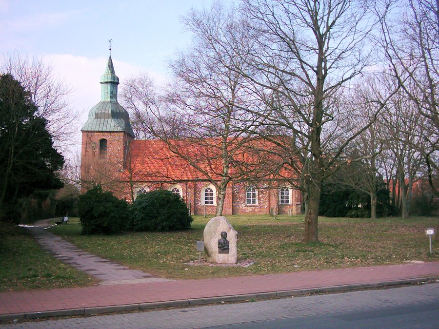 File:Loxstedt - Marienkirche 2004.jpg