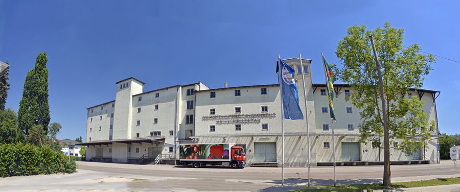 File:Hopfenaufbereitungsanlage Au i.d. Hallertau (I).jpg