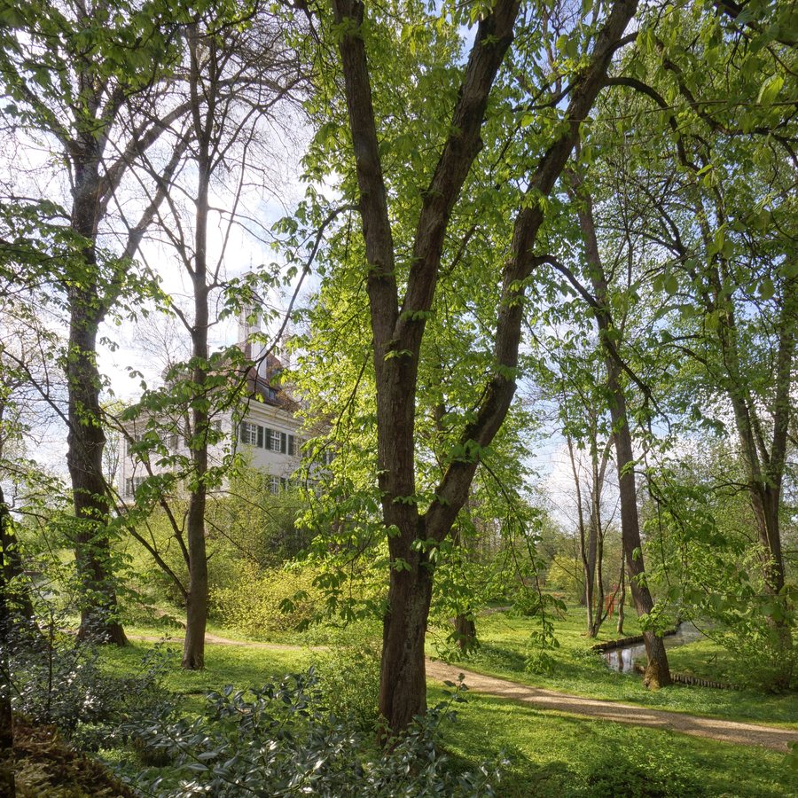 File:Schloss Affing, Ldkrs. AIC.jpg