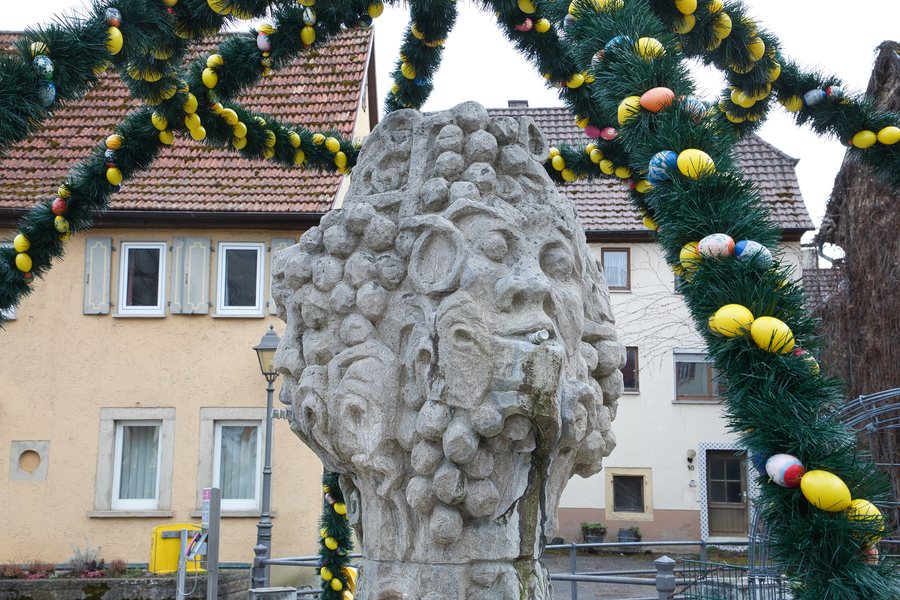 File:Osterbrunnen Markelsheim 2021 01.jpg