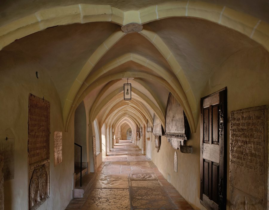 File:Laufen (Salzach), Stiftskirche, Kreuzgang.jpg