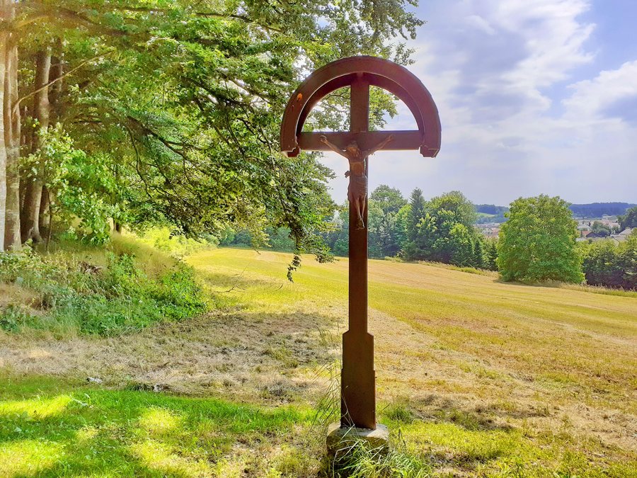 File:Bayerbach bei Ergoldsbach Lugingerkreuz.jpg