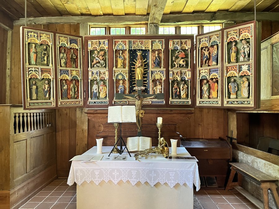 File:Dorfkirche Wootz Dreiflügelaltar.jpg