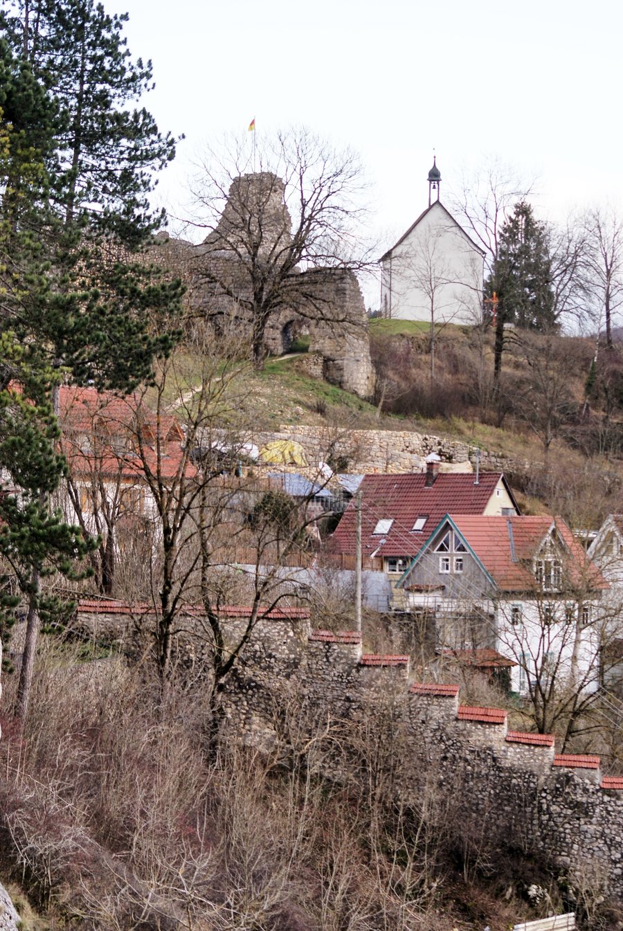 Veringenstadt, Burgruine, Stadtmauer und Städtle