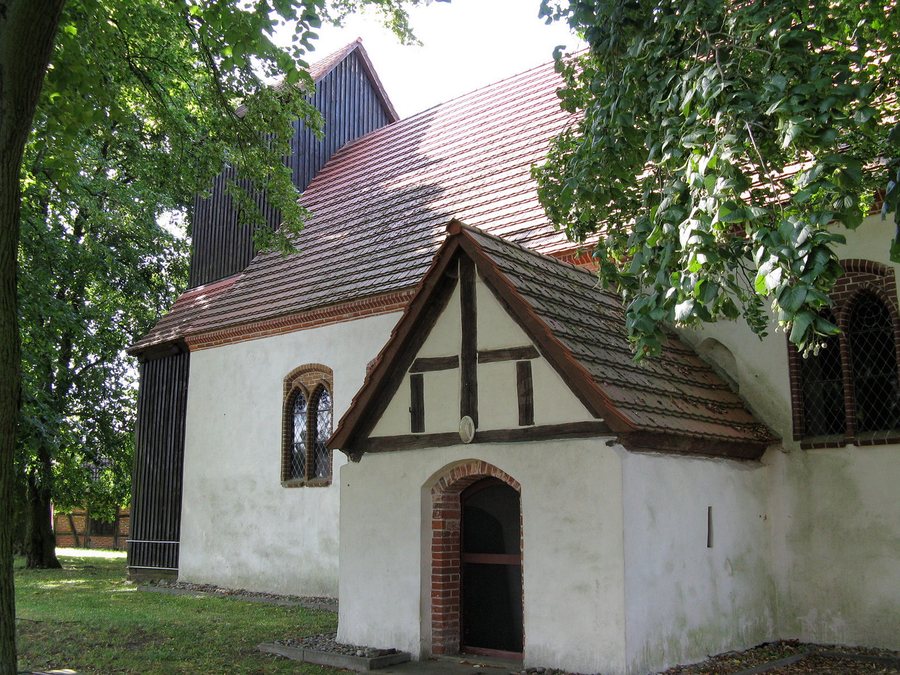 File:Kieve Kirche 2009-07-16 196.jpg