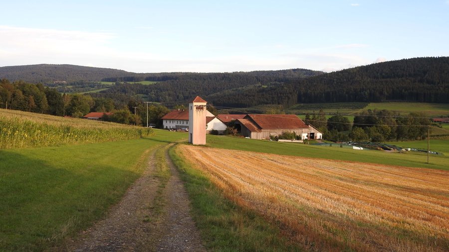 Krottenhof from the northwest, Rittsteig, at sunset