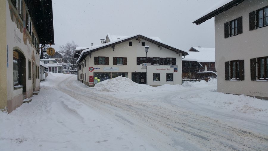 File:Oberammergau Dedlerstrasse.jpg