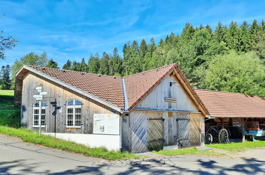 File:Raich Feilenhauerei 2.JPG