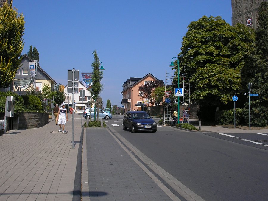 File:Neunkirchen, Hauptstrasse.jpg