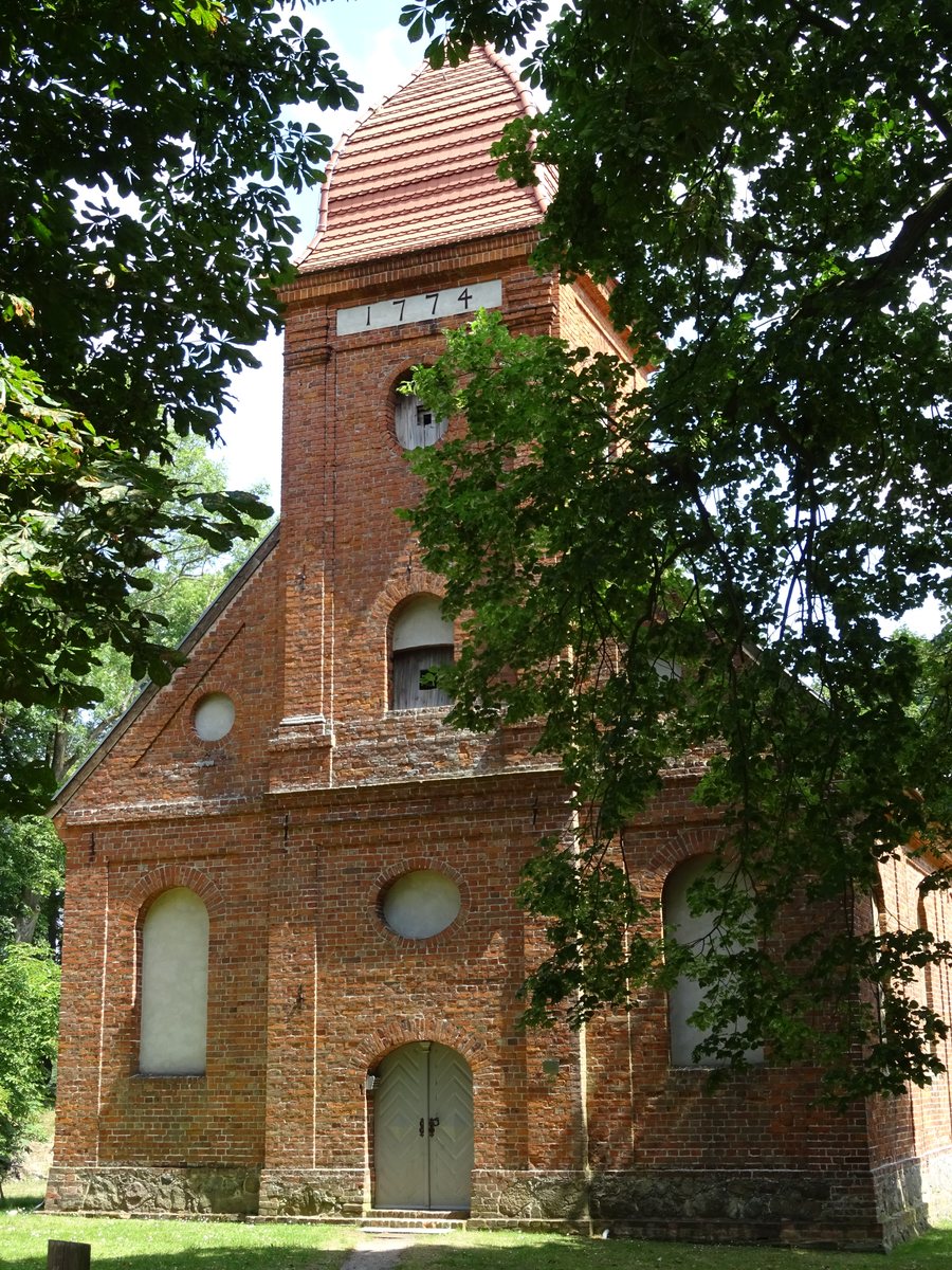 File:Dorfkirche Borgfeld Kriesow Front.JPG