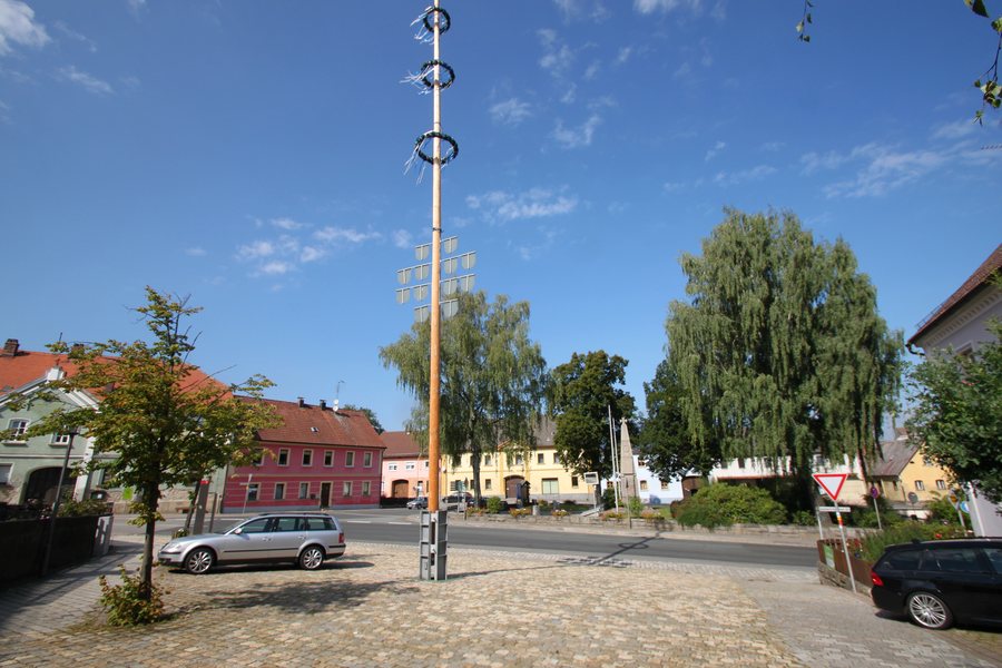 File:Waidhaus Marktplatz 2015 (1).JPG