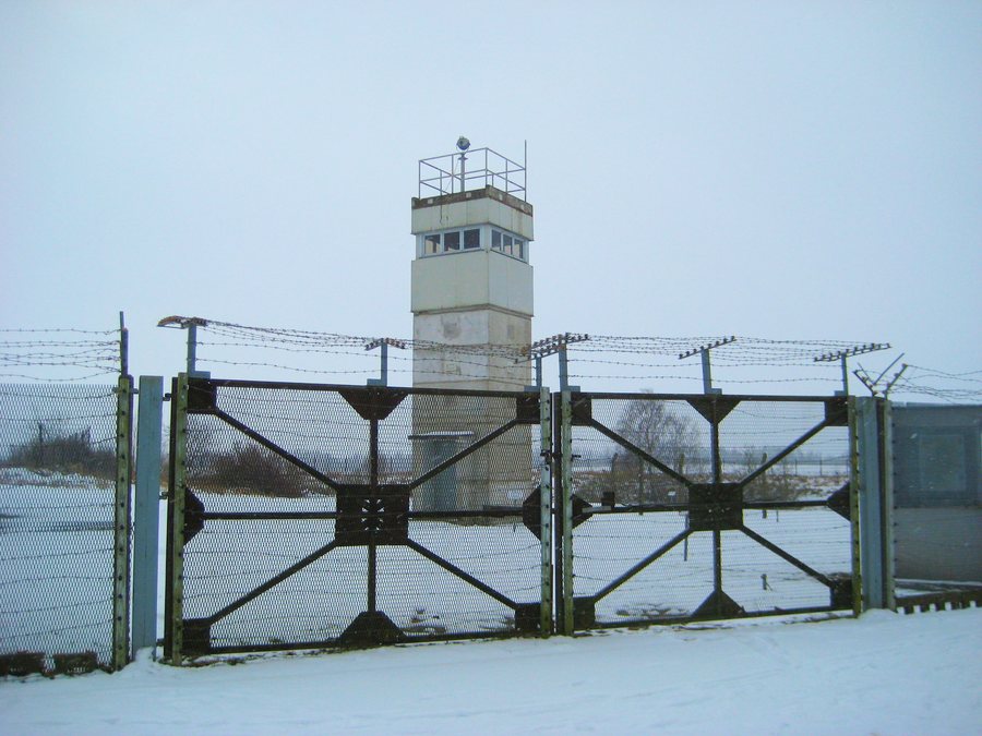 File:Schlagsdorf Grenzhus Außenanlage.JPG