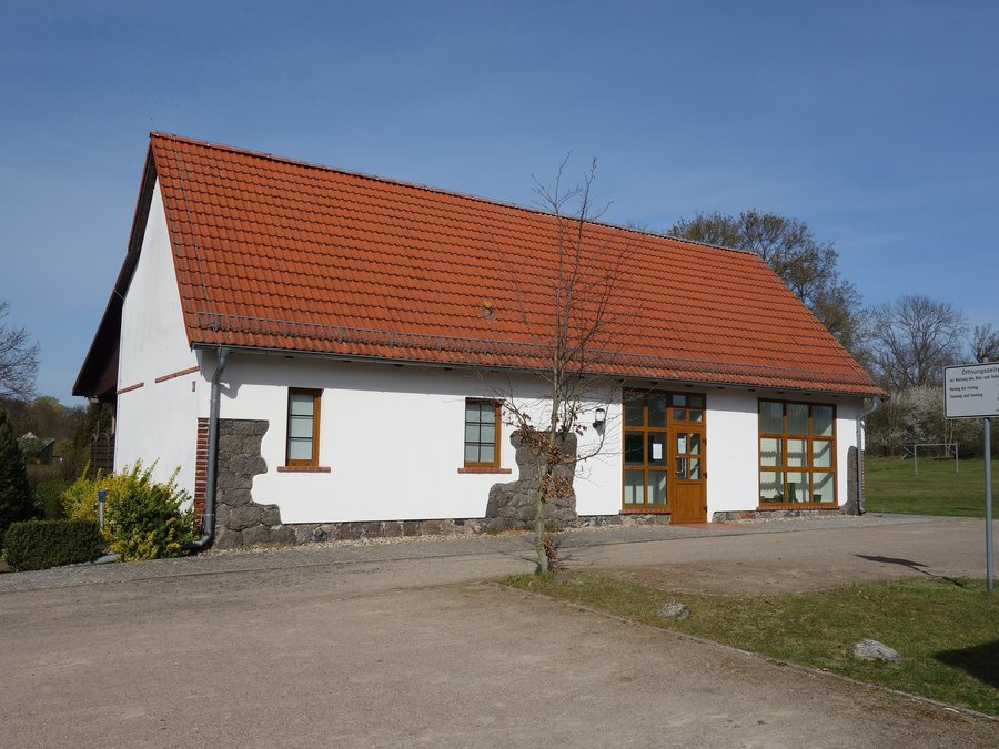 File:Bürgerhaus Görlsdorf (Vierlinden) 2020 SSW.jpg