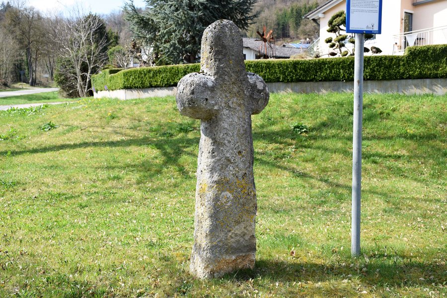 File:Steinkreuz beim Kappenbauer (Beilngries).JPG