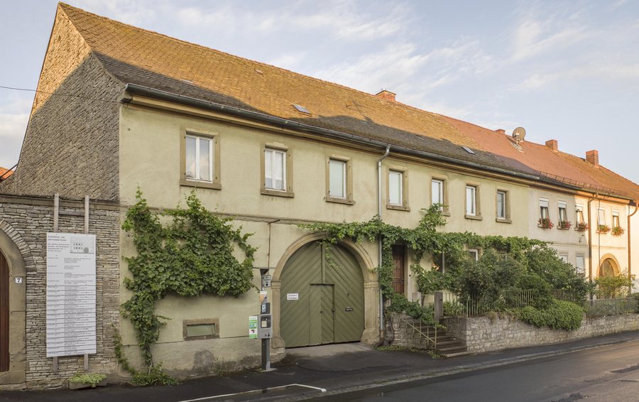 File:D-6-75-174-113 Ackerbürgerhaus, Sommeracher Straße 9, Volkach 2.jpg