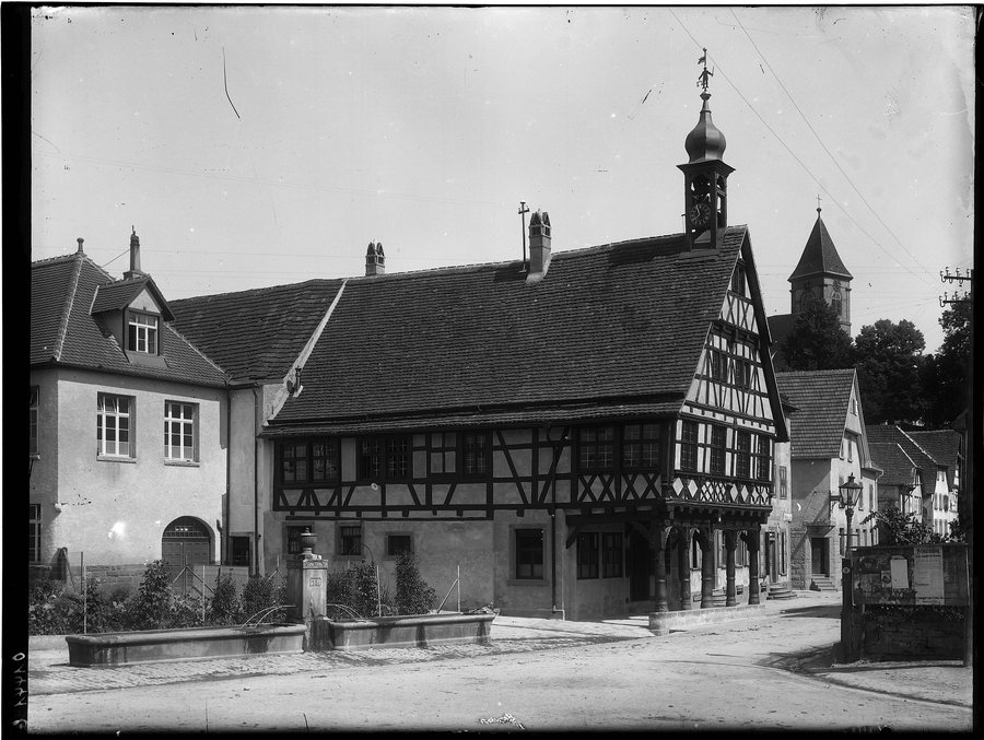 File:Königsbach-Stein Rathaus (Fachwerkhaus) nach der Instandsetzung Ansicht von Nordwesten - LABW - Generallandesarchiv Karlsruhe 498-1 Nr. 2275.jpeg