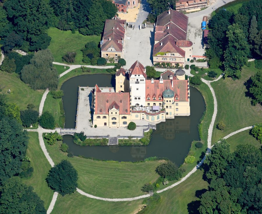 Aerial image of the Wasserschloss Schönau (view from the south)