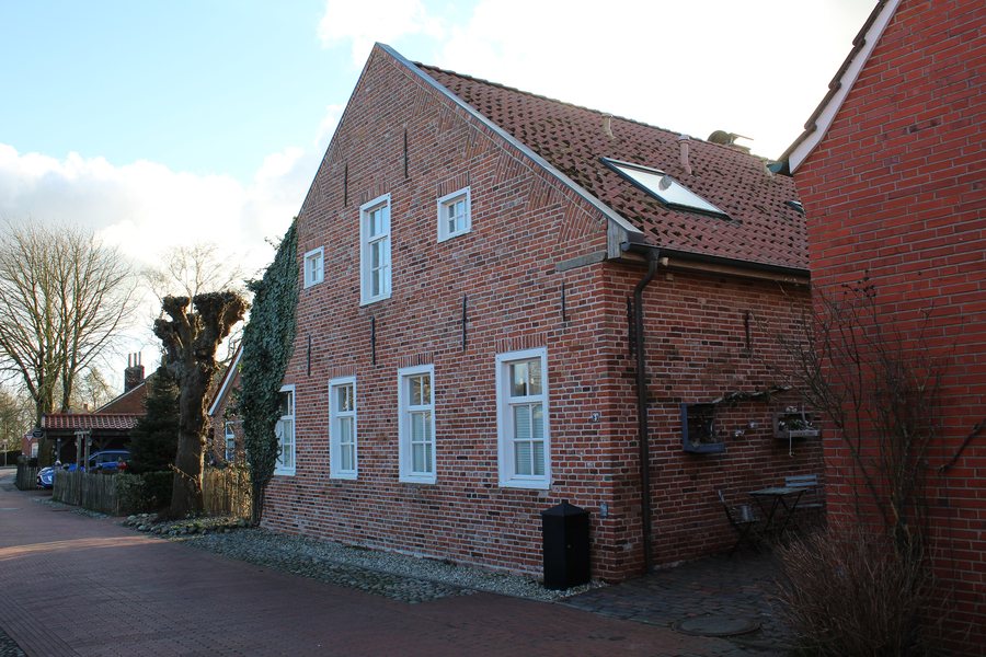 File:Midlum Denkmalstraße 5 (01).jpg