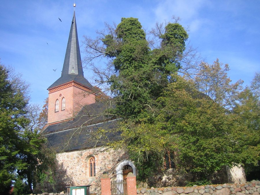 File:Neverin-Kirche-01.jpg
