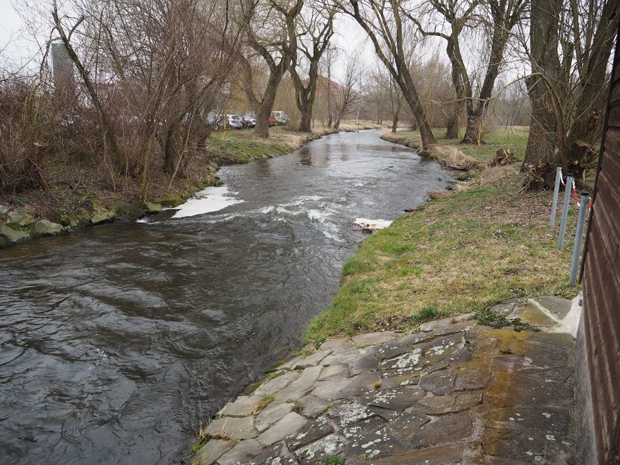 File:Gennach Pegel Buchloe (02).jpg
