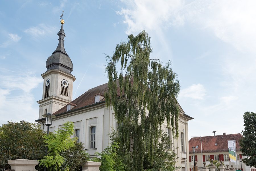 File:Weidenbach (Mittelfranken), Ehem. Hofkirche von Triesdorf und Evang.-Luth. Pfarrkirche St. Georg 20170824 001.jpg