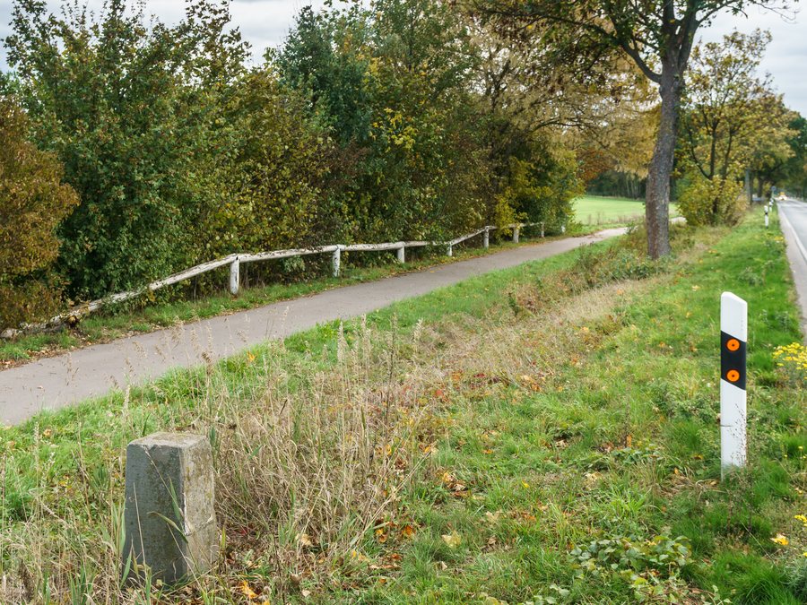 File:Eicklingen Hannoverischer Ganzmeilenstein-03.jpg