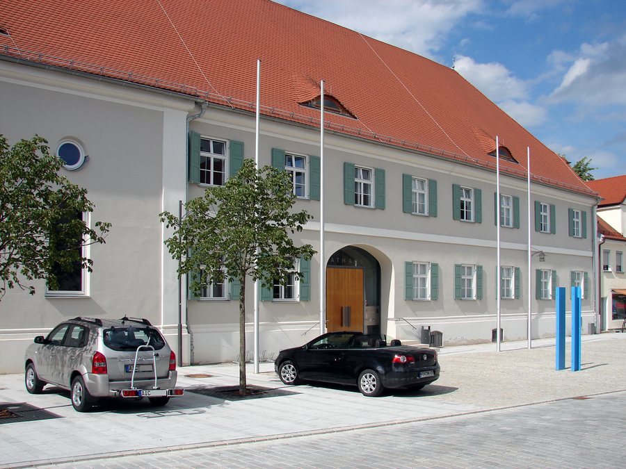 File:Pöttmes Marktplatz 18 2011-08.jpg
