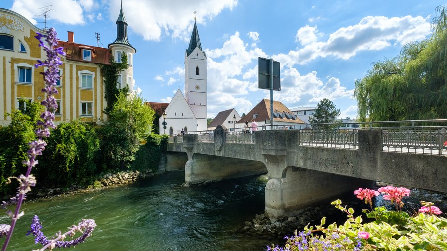 Amperbrücke und St. Leonhard 2022-08-21