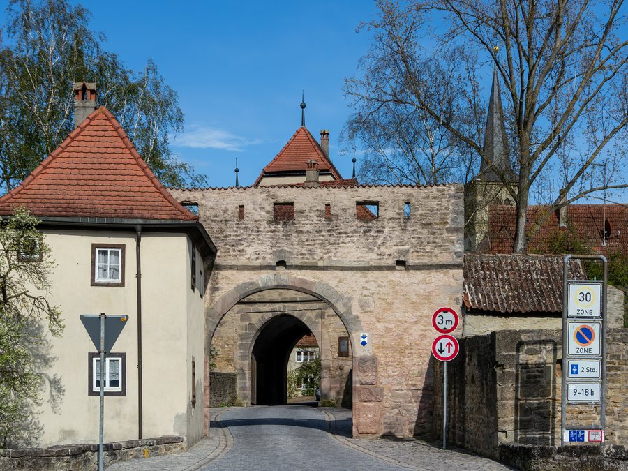 File:Iphofen Mainbernheimer Tor-20120422-RM-170216.jpg