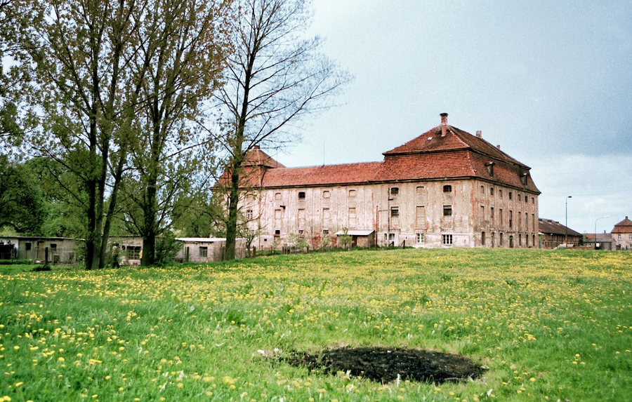 File:19870513350NR Faulenrost Rittergut Reste der Schloßanlage.jpg
