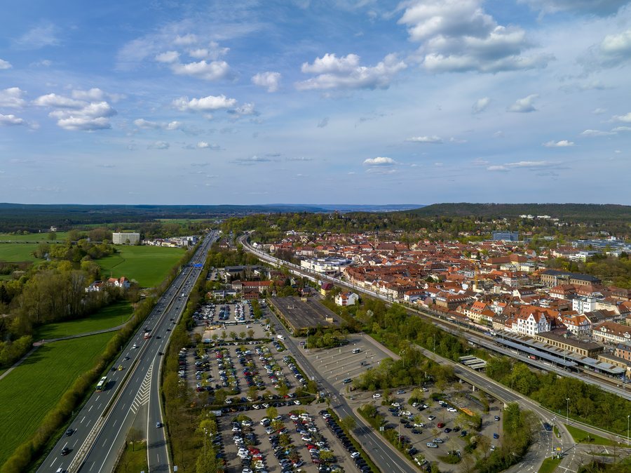 File:Erlangen Luftbild Bahnhof-20230422-RM-164601.jpg