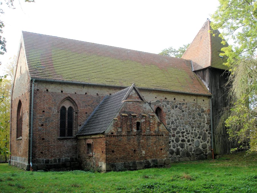 File:Kirch Mulsow Kirche 1.jpg