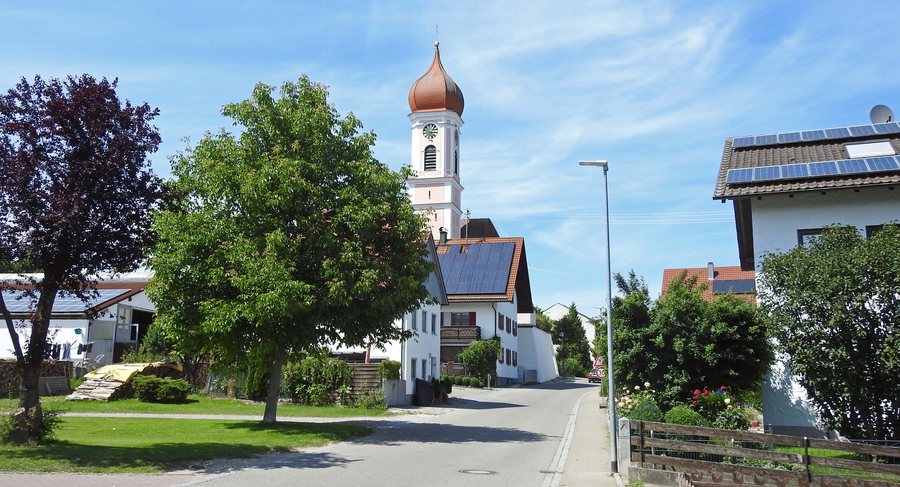 Winterrieden - Reichauer Str Ri N, Kirche v S 130720