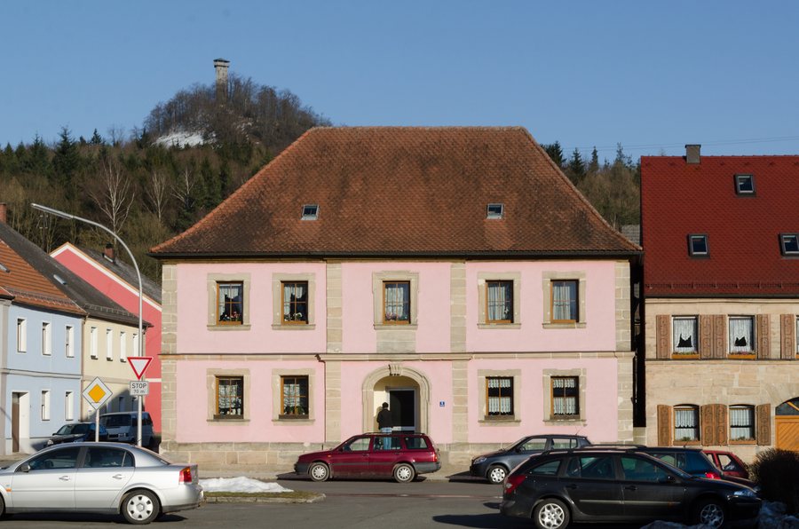 File:Neustadt am Kulm, Marktplatz 1-001.jpg