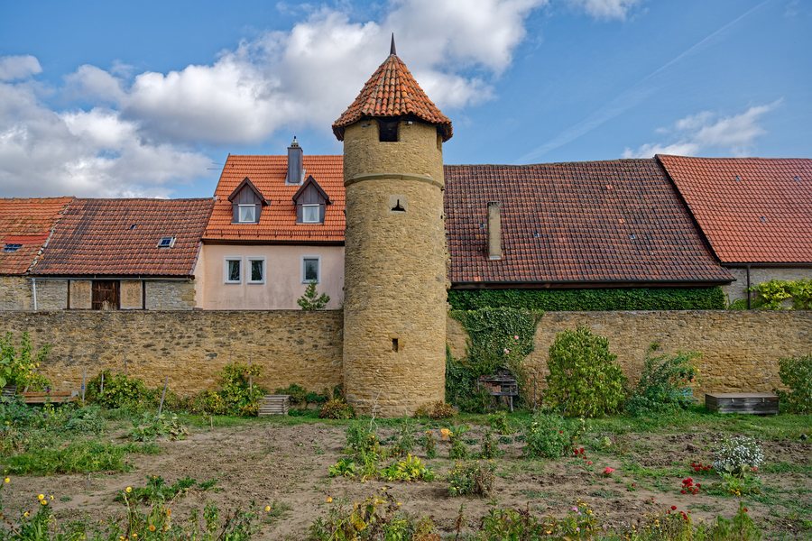 File:Südliche Stadtmauer Burgbernheim 20230930 0008.jpg