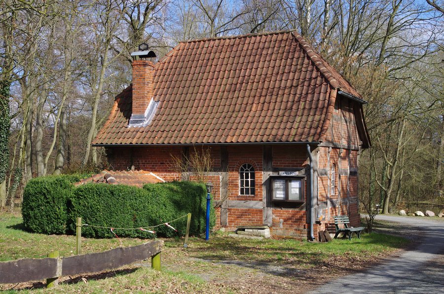 File:Badehaus, Gut Stumpenhausen.jpg