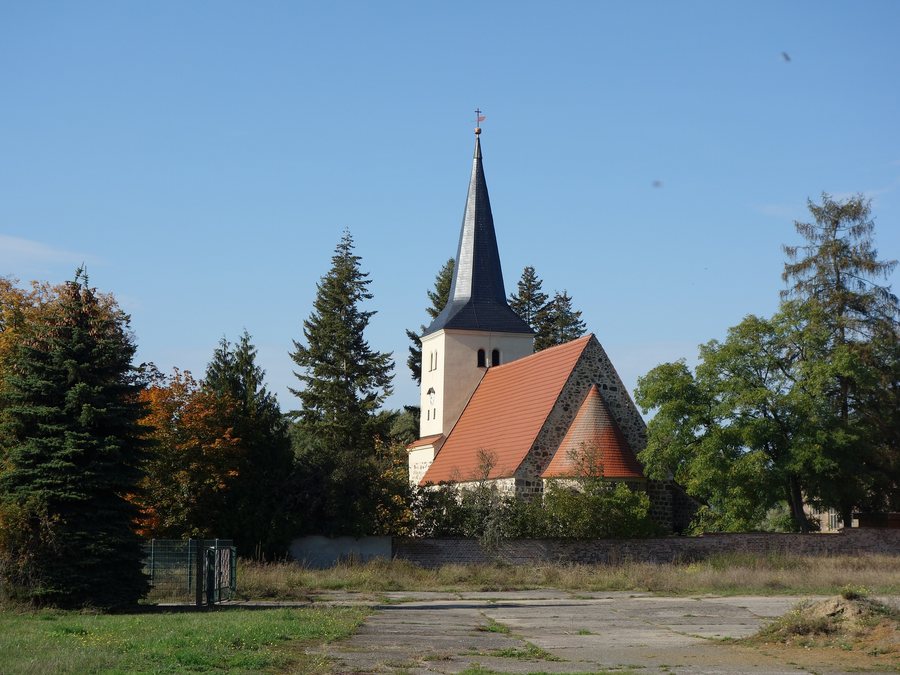 File:Dorfkirche Siethen 2019 Panorama SE.jpg