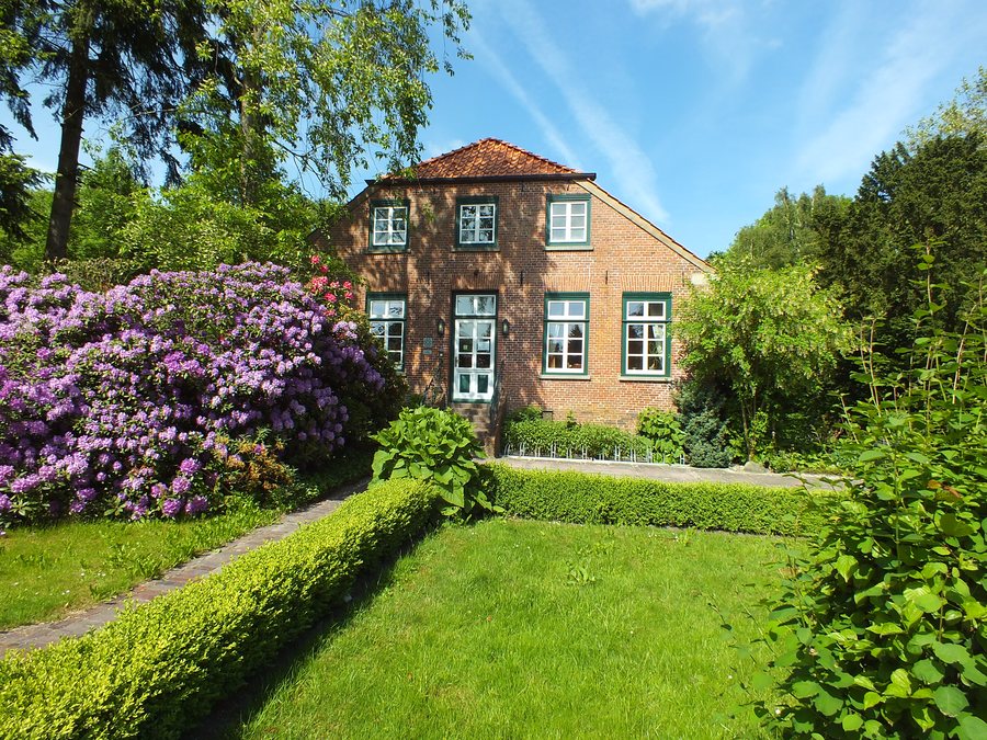 File:Pfarrhaus in Sande.jpg