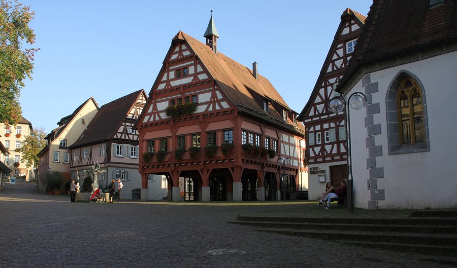 File:Plochingen-Marktplatz-Rathaus-04-2014-gje.jpg
