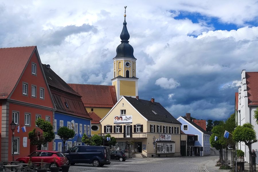 File:Marktplatz Langquaid 02.jpg