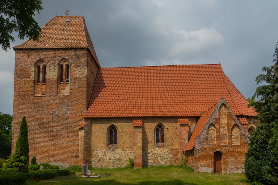 File:Alt Karin Dorfkirche 04.jpg