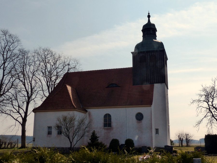 File:Zemitz Kirche Nordseite.JPG