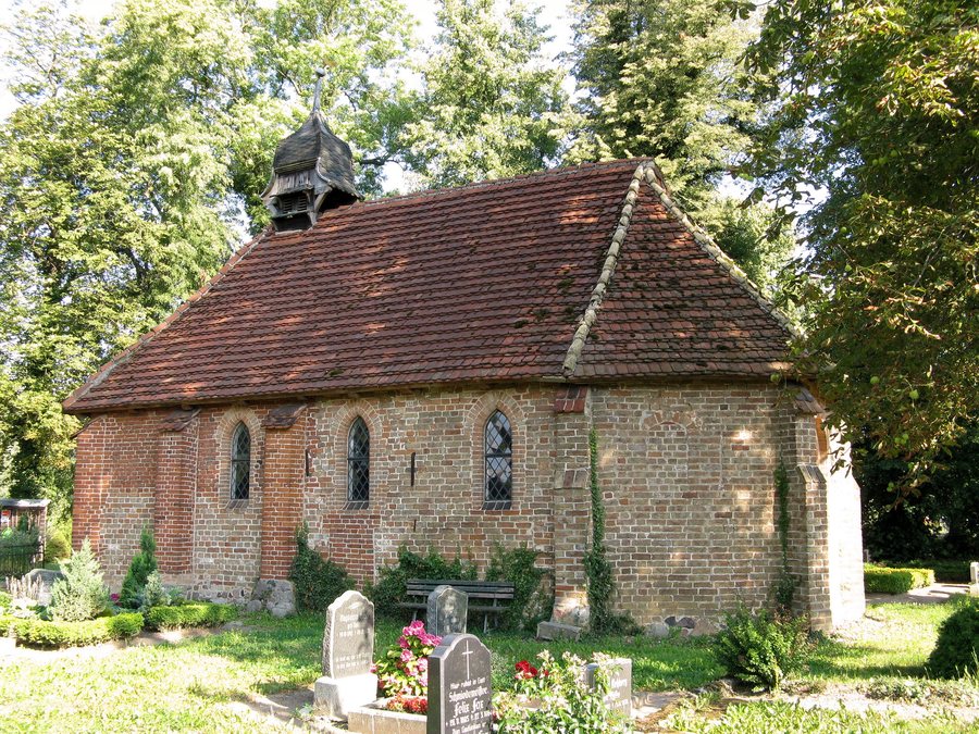 File:Mistorf Kirche 2009-08-20 017.jpg
