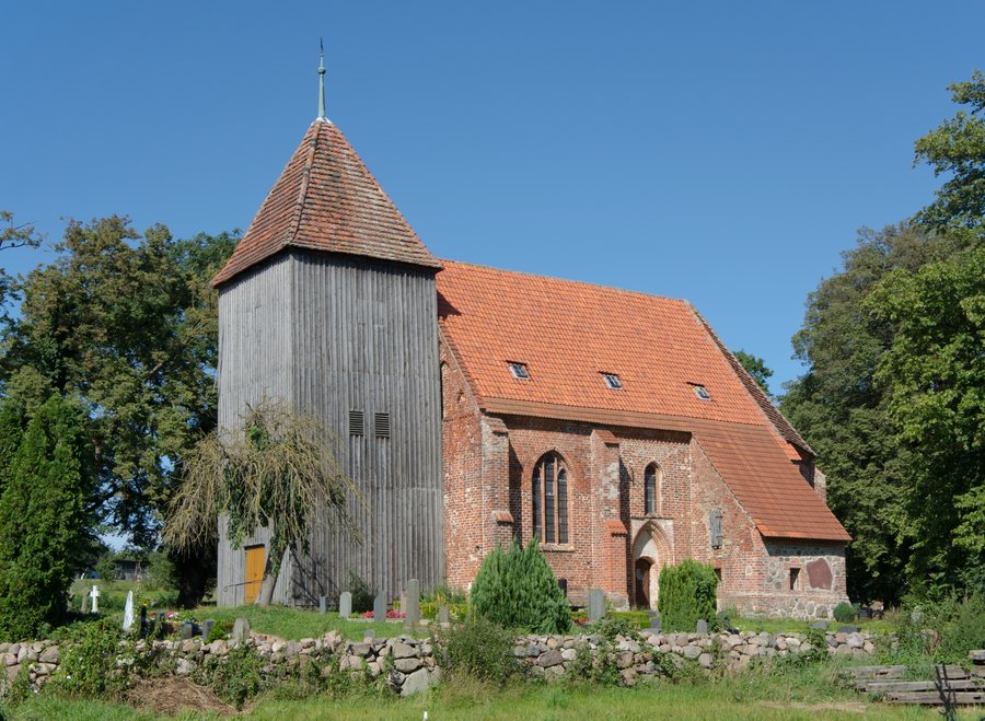 File:Retschow Dorfkirche 3.jpg