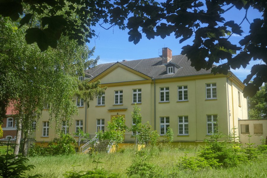 File:Gut Klein Belitz 1825 P1730797.jpg