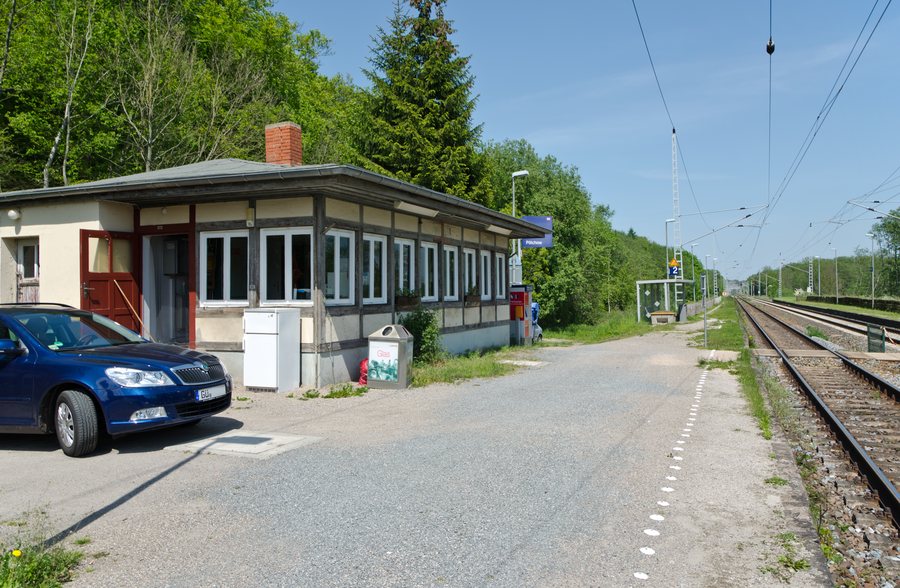 File:Pölchow Bahnhof.jpg