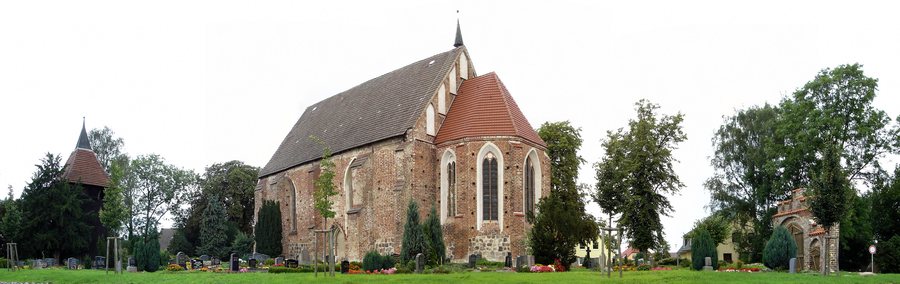 File:Kirche Bentwisch.jpg