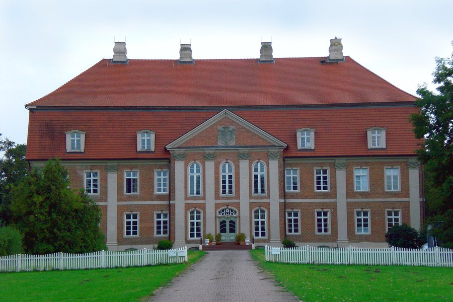 File:Schloss Prebberede.jpg